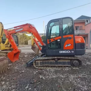 used doosan dh60 7 excavator (1)